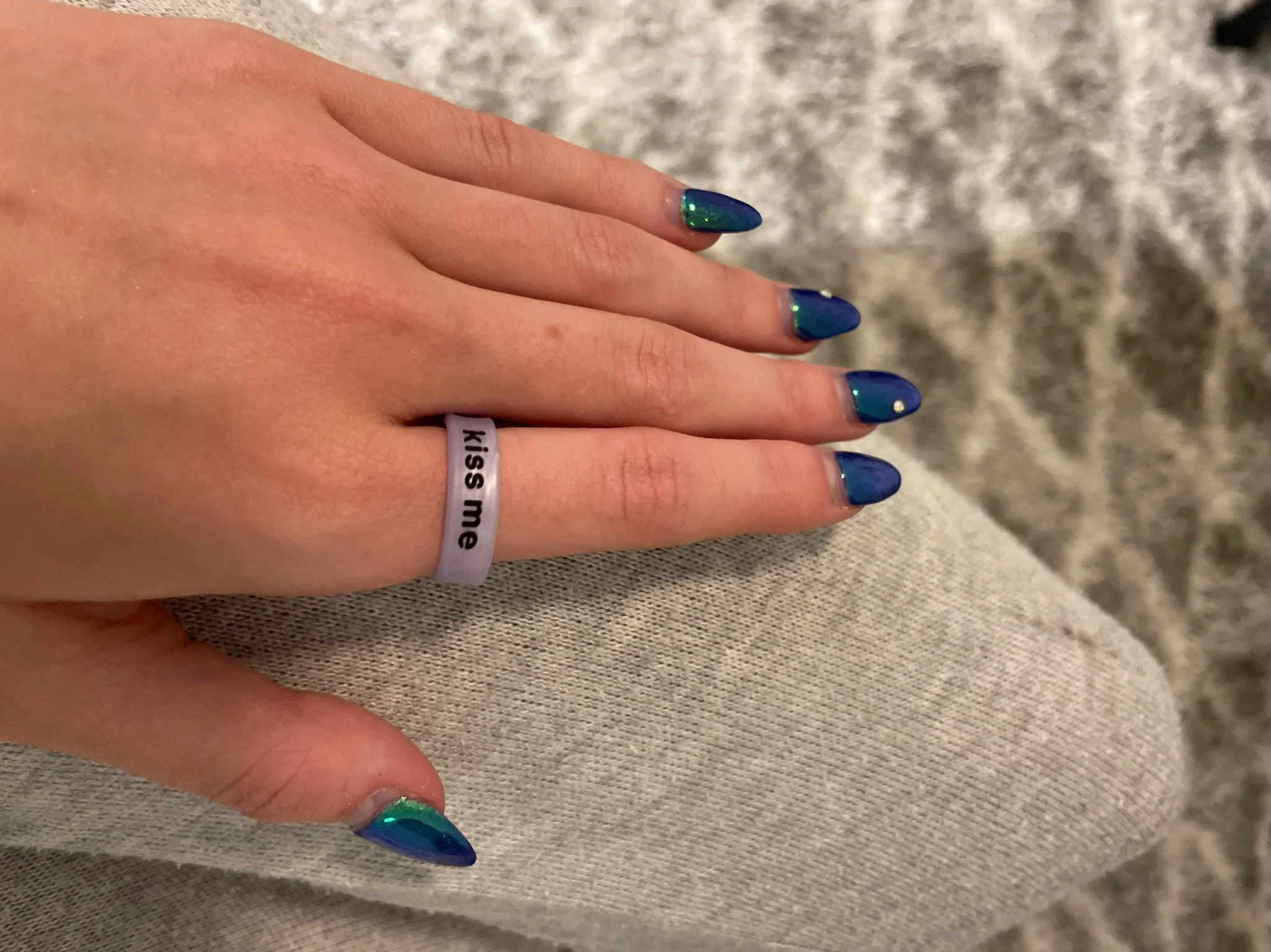 Flip Reversible shut up / kiss me Ring - Image 4