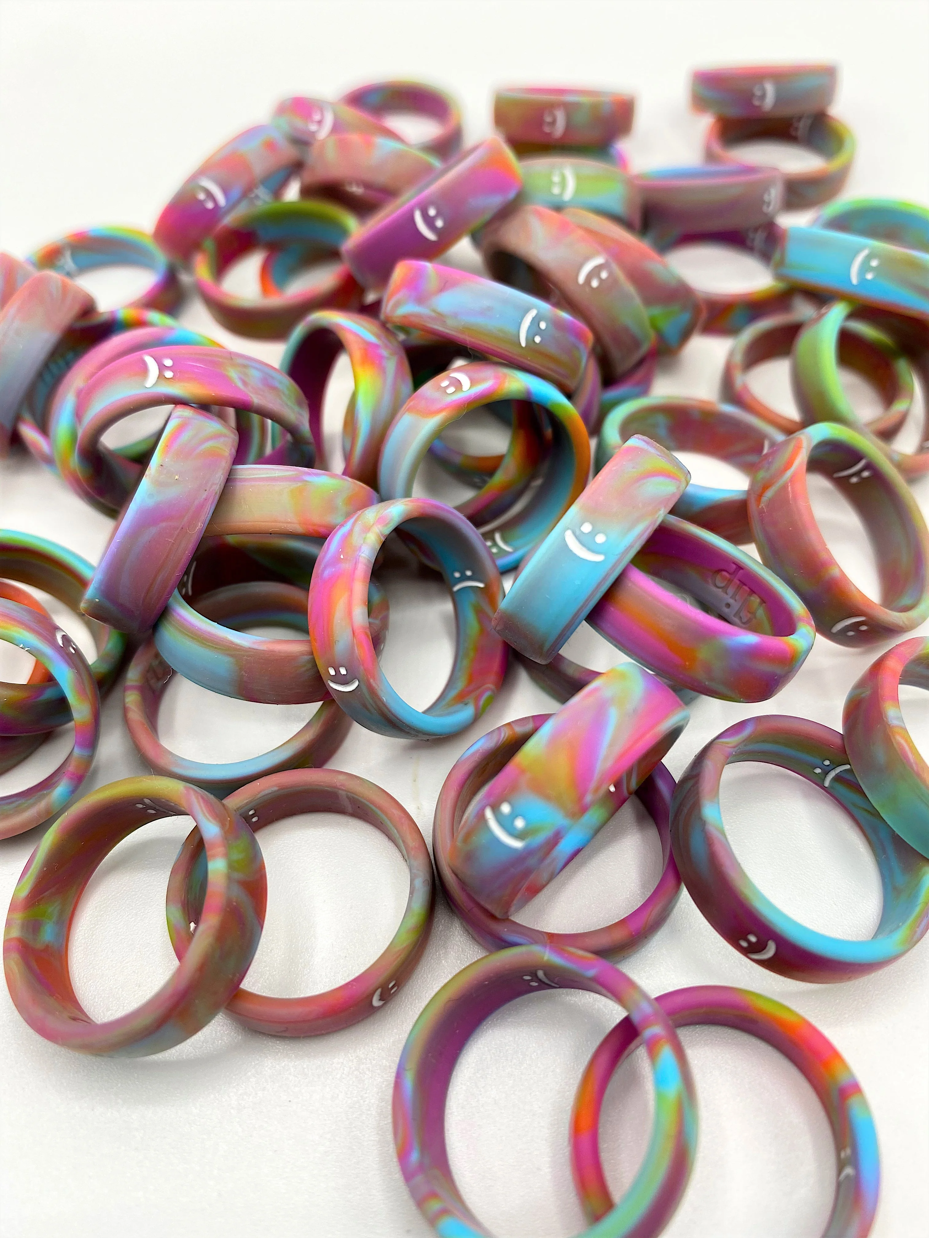 Flip Reversible smile / frown ring tie-dye - Image 11